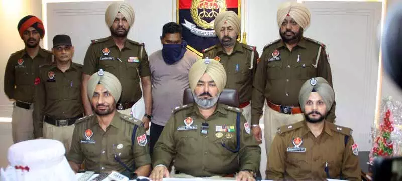 Ludhiana: 5 किलो अफीम और 30 किलो पोस्त के छिलके के साथ तस्कर गिरफ्तार Ludhiana: 5 किलो अफीम और 30 किलो पोस्त के छिलके के साथ तस्कर गिरफ्तार