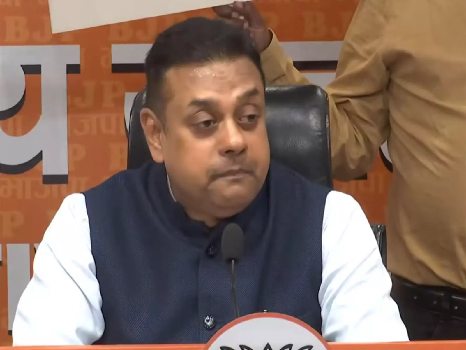 संबित पात्रा ने Nehru को समझौतावादी चाचा कहा और उनके कार्यकाल के दौरान विदेशी प्रभाव का आरोप लगाया संबित पात्रा ने Nehru को समझौतावादी चाचा कहा और उनके कार्यकाल के दौरान विदेशी प्रभाव का आरोप लगाया