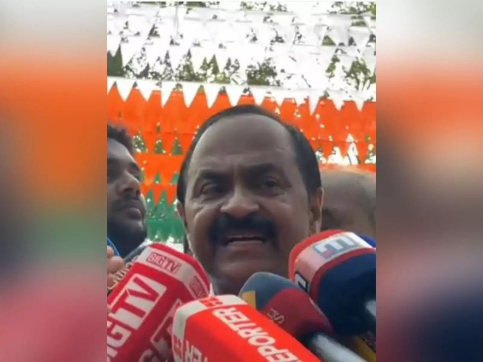 विपक्षी MP ने वीना जॉर्ज हमले पर झूठ का आरोप लगाया विपक्षी MP ने वीना जॉर्ज हमले पर झूठ का आरोप लगाया