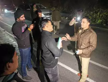 Delhi पुलिस और यूथ कांग्रेस कार्यकर्ताओं के शिमला से जाने के बाद गतिरोध खत्म Delhi पुलिस और यूथ कांग्रेस कार्यकर्ताओं के शिमला से जाने के बाद गतिरोध खत्म