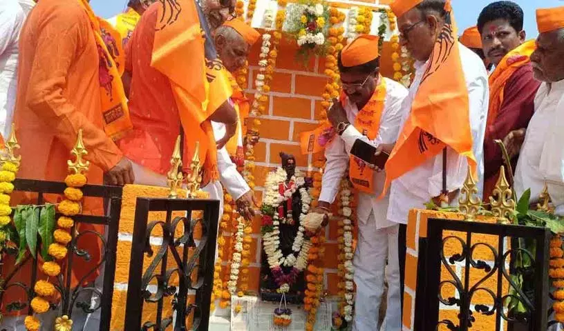 Allapur में छत्रपति शिवाजी महाराज की मूर्ति का अनावरण Allapur में छत्रपति शिवाजी महाराज की मूर्ति का अनावरण