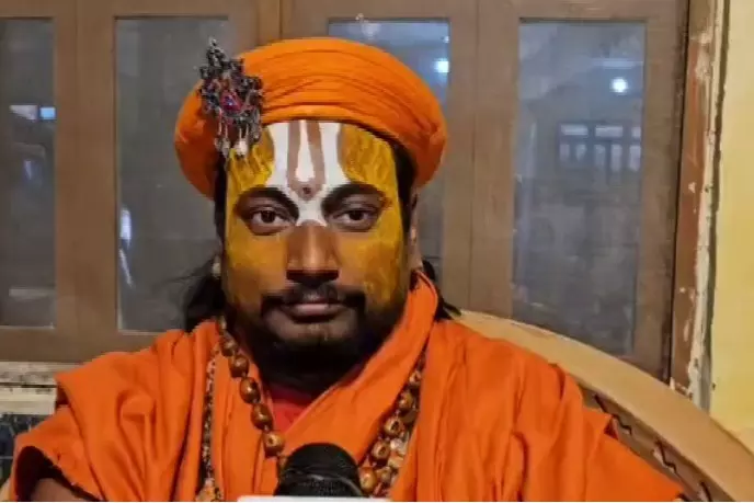 धार्मिक संस्थाओं की विश्वसनीयता पर टिप्पणी, जगतगुरु ने दी चेतावनी धार्मिक संस्थाओं की विश्वसनीयता पर टिप्पणी, जगतगुरु ने दी चेतावनी