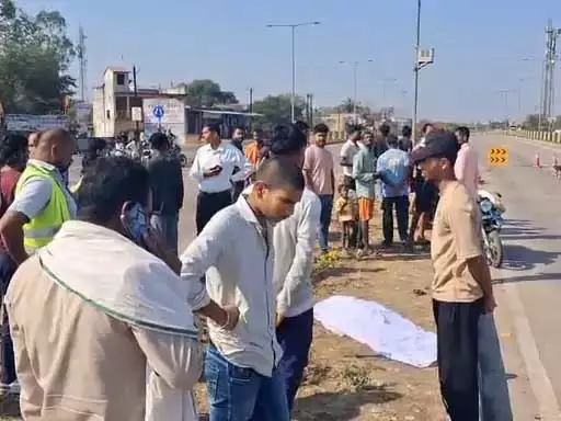 बिलासपुर-कोरबा रोड में पति-पत्नी हादसे का शिकार, एक की मौत बिलासपुर-कोरबा रोड में पति-पत्नी हादसे का शिकार, एक की मौत