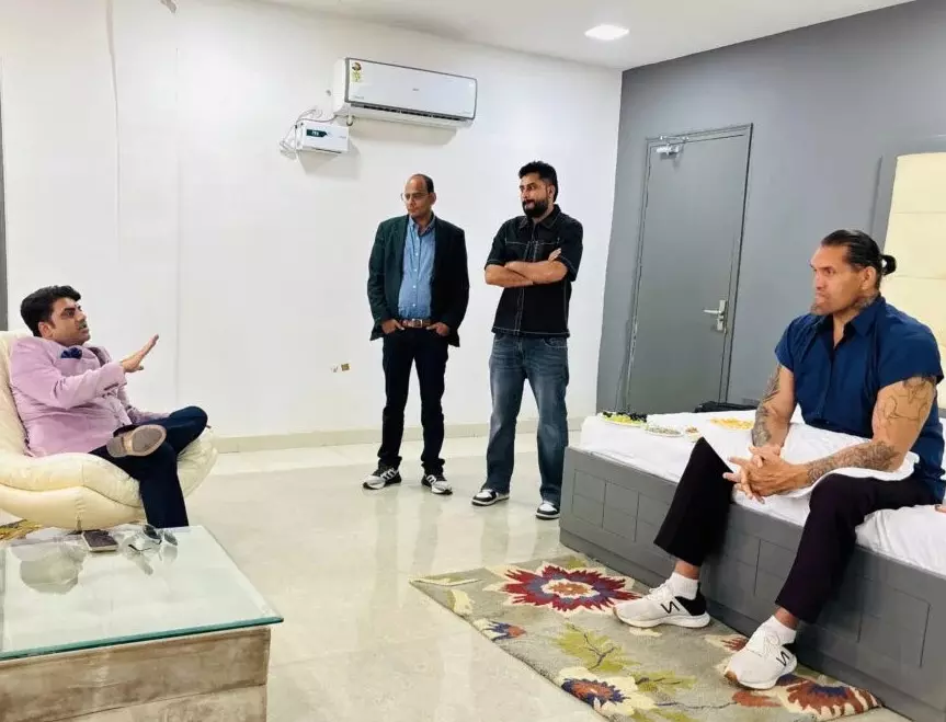 Farrukhabad: सचिन सिंह यादव संगमुलाकात में दिखा खली का भावुक अंदाज Farrukhabad: सचिन सिंह यादव संगमुलाकात में दिखा खली का भावुक अंदाज