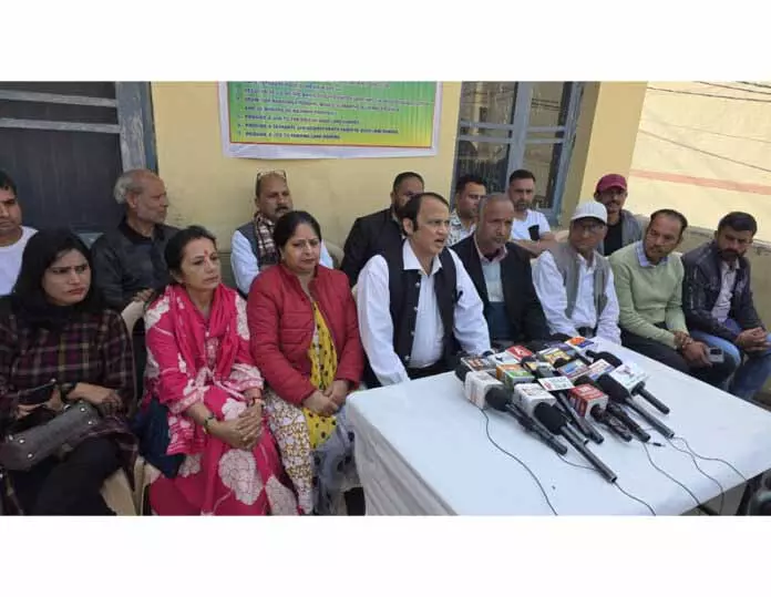 PHE ज़मीन दान करने वालों ने मीटिंग की, शिकायतों के तुरंत समाधान की मांग की PHE ज़मीन दान करने वालों ने मीटिंग की, शिकायतों के तुरंत समाधान की मांग की