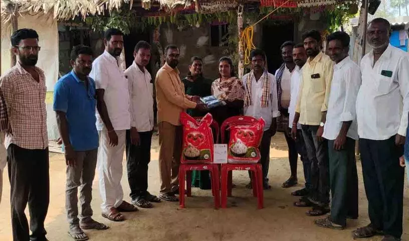 कुमार गौड़ Charitable Trust के तत्वावधान में एक गरीब लड़की को वित्तीय सहायता कुमार गौड़ Charitable Trust के तत्वावधान में एक गरीब लड़की को वित्तीय सहायता