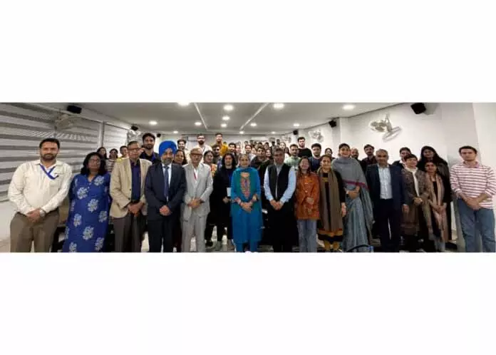 JU में ‘लोकतंत्र की गतिशीलता’ पर दो दिवसीय अंतर्राष्ट्रीय संगोष्ठी का समापन JU में ‘लोकतंत्र की गतिशीलता’ पर दो दिवसीय अंतर्राष्ट्रीय संगोष्ठी का समापन