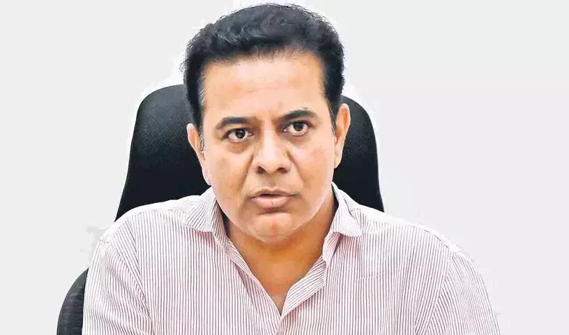 केटीआर के तोड़फोड़ वाली जगह के दौरे के बाद Khammam RDO का तबादला केटीआर के तोड़फोड़ वाली जगह के दौरे के बाद Khammam RDO का तबादला