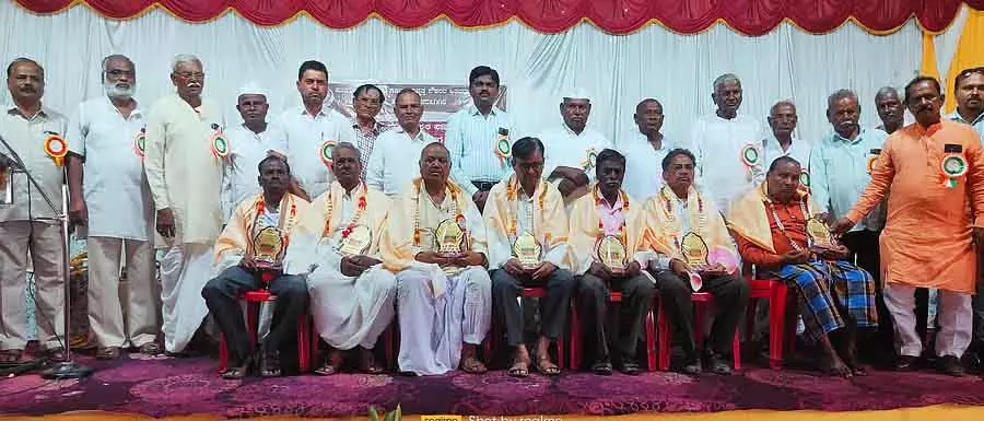 रिटायर्ड कर्मचारियों का उत्साह हम सभी के लिए प्रेरणा है: Tehsildar रिटायर्ड कर्मचारियों का उत्साह हम सभी के लिए प्रेरणा है: Tehsildar