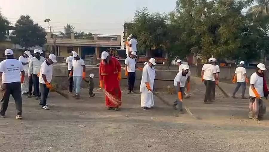 कचरा मुक्त शहर बनाना सबका कर्तव्य है: Kallinath Deva कचरा मुक्त शहर बनाना सबका कर्तव्य है: Kallinath Deva