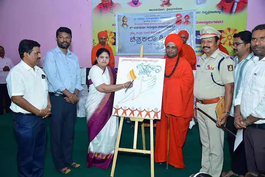 Hospet: कला ने सर्वधर्म रथ महोत्सव का स्वागत किया Hospet: कला ने सर्वधर्म रथ महोत्सव का स्वागत किया