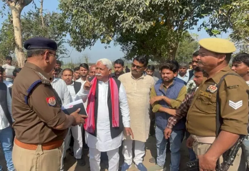 Farrukhabad: संदिग्ध हालात में झुलसी युवती के घर पहुंचे सपा जिलाध्यक्ष Farrukhabad: संदिग्ध हालात में झुलसी युवती के घर पहुंचे सपा जिलाध्यक्ष