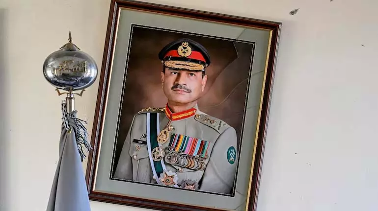 कैसे Asim Munir ने भारत की कार्रवाई के बाद पाकिस्तान के न्यूक्लियर रुख को कमज़ोर दिखाया कैसे Asim Munir ने भारत की कार्रवाई के बाद पाकिस्तान के न्यूक्लियर रुख को कमज़ोर दिखाया