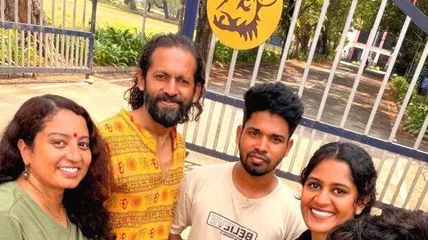 Kerala: अभिजीत एंटनी ने मन्नुथी वेटनरी कॉलेज में भूख हड़ताल खत्म की Kerala: अभिजीत एंटनी ने मन्नुथी वेटनरी कॉलेज में भूख हड़ताल खत्म की