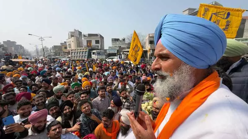 Bikram Majithia ने बटाला मार्केट कमेटी के प्रमुख को निलंबित करने की मांग की Bikram Majithia ने बटाला मार्केट कमेटी के प्रमुख को निलंबित करने की मांग की