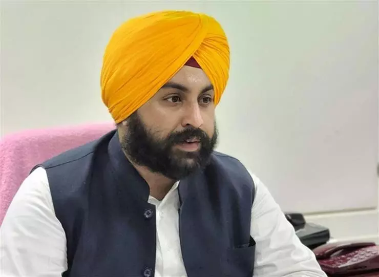 Amritsar: स्कूल हालात पर हरजोत की माफी, सुधार का दिया भरोसा Amritsar: स्कूल हालात पर हरजोत की माफी, सुधार का दिया भरोसा