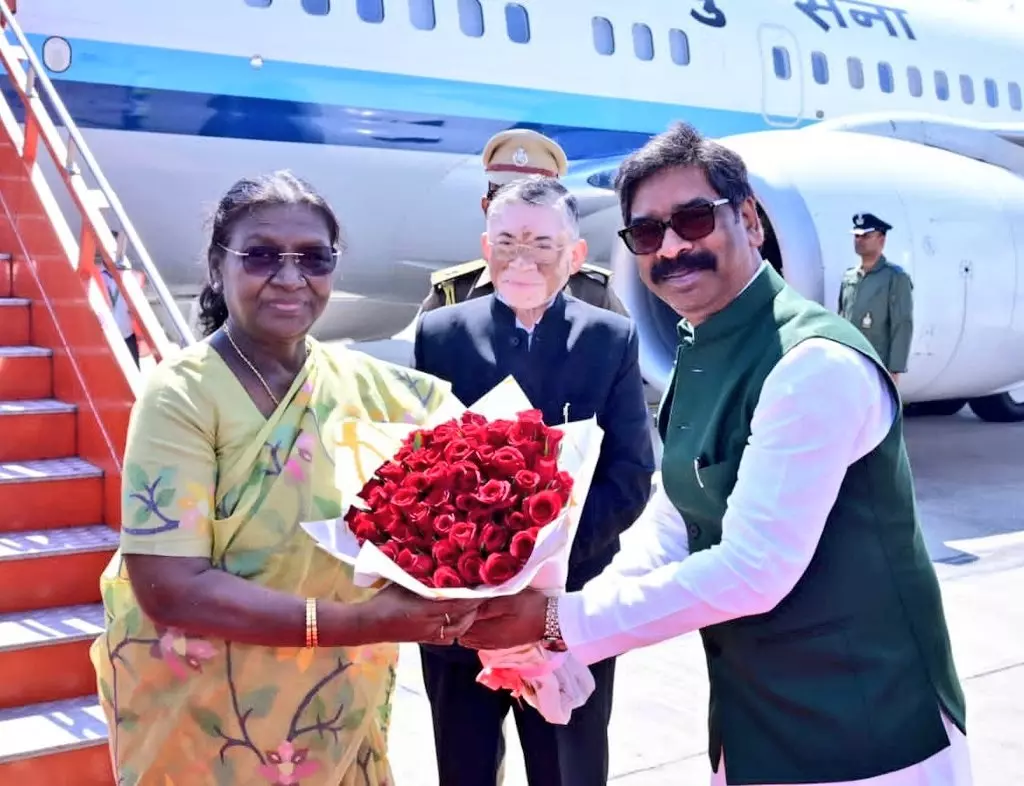 Ranchi: राष्ट्रपति द्रौपदी मुर्मु का झारखंड में स्वागत समारोह Ranchi: राष्ट्रपति द्रौपदी मुर्मु का झारखंड में स्वागत समारोह