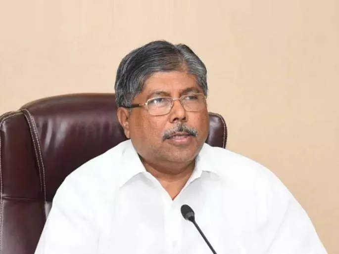 कॉलेज ऑफ सोशल वर्क में पेंडिंग मामलों को जल्द ही सुलझाया जाएगा; Chandrakant Patil ने भरोसा दिलाया कॉलेज ऑफ सोशल वर्क में पेंडिंग मामलों को जल्द ही सुलझाया जाएगा; Chandrakant Patil ने भरोसा दिलाया