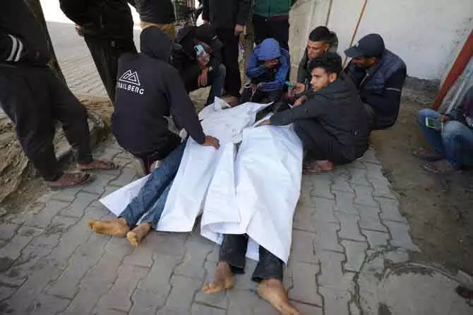 Gaza में इजरायली हमले में दो फिलीस्तीनी मरे, पांच घायल Gaza में इजरायली हमले में दो फिलीस्तीनी मरे, पांच घायल