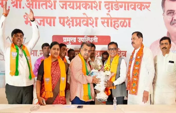 पूर्व मंत्री के बेटे और समर्थक BJP में शामिल; NCP के लिए बड़ा झटका पूर्व मंत्री के बेटे और समर्थक BJP में शामिल; NCP के लिए बड़ा झटका