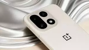 OnePlus 15T होगा मिनी पावरहाउस! कॉम्पेक्ट डिजाइन, बड़ी बैटरी, 100W फास्ट चार्जिंग OnePlus 15T होगा मिनी पावरहाउस! कॉम्पेक्ट डिजाइन, बड़ी बैटरी, 100W फास्ट चार्जिंग