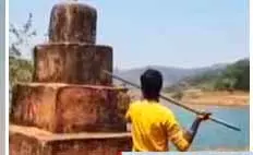 Malkangiri में ग्रामीणों ने माओवादियों के पुराने गढ़ों में 20 से ज़्यादा ‘शहीद स्तंभ’ गिराए Malkangiri में ग्रामीणों ने माओवादियों के पुराने गढ़ों में 20 से ज़्यादा ‘शहीद स्तंभ’ गिराए