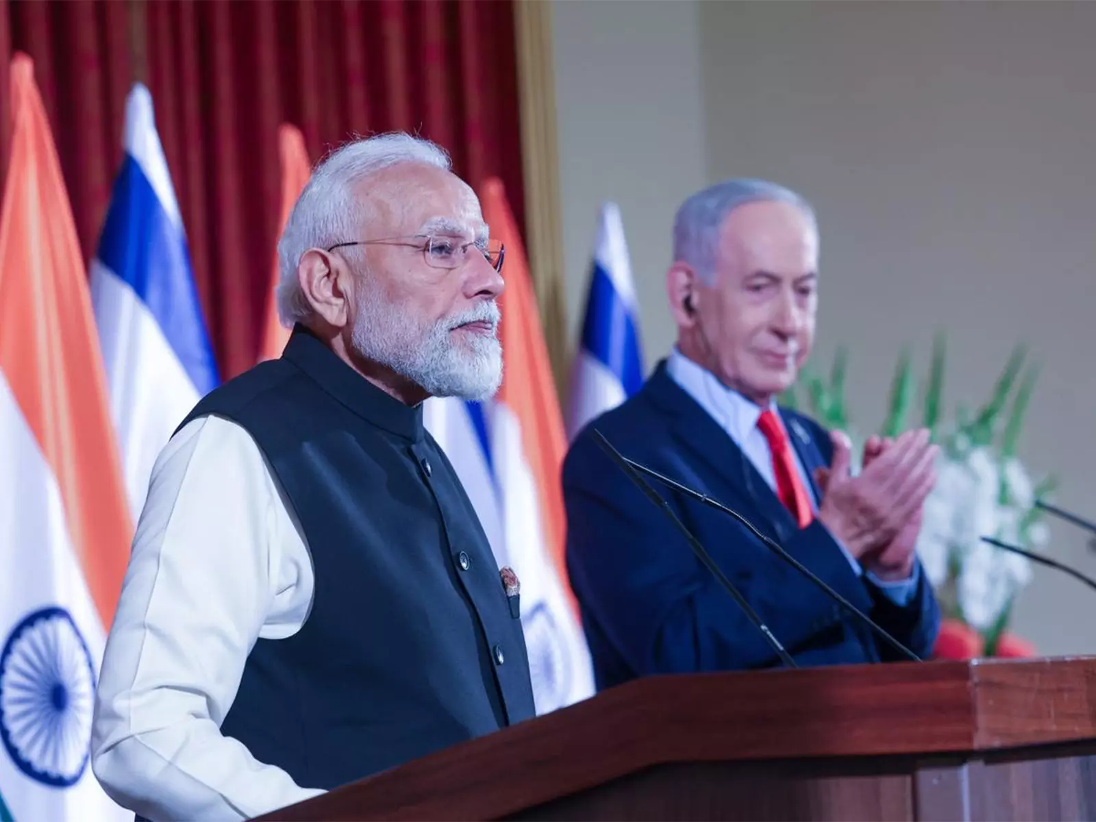 इजरायली PM नेतन्याहू और उनकी पत्नी सारा की प्रेम कहानी के पीछे भारतीय रेस्तरां का संबंध इजरायली PM नेतन्याहू और उनकी पत्नी सारा की प्रेम कहानी के पीछे भारतीय रेस्तरां का संबंध