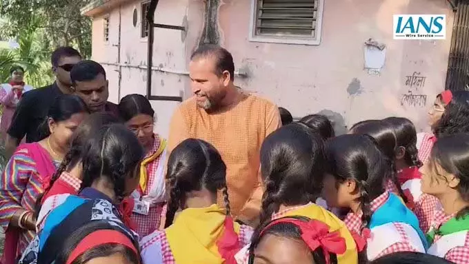 TMC सांसद यूसुफ पठान ने बहरामपुर स्कूल में नए शौचालय बनाने की योजना का ऐलान किया TMC सांसद यूसुफ पठान ने बहरामपुर स्कूल में नए शौचालय बनाने की योजना का ऐलान किया