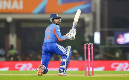 टी20 World कप: ऑर्डर में डिमोशन, परफॉर्मेंस में प्रमोशन, तिलक वर्मा के लिए वरदान बना बदलाव टी20 World कप: ऑर्डर में डिमोशन, परफॉर्मेंस में प्रमोशन, तिलक वर्मा के लिए वरदान बना बदलाव