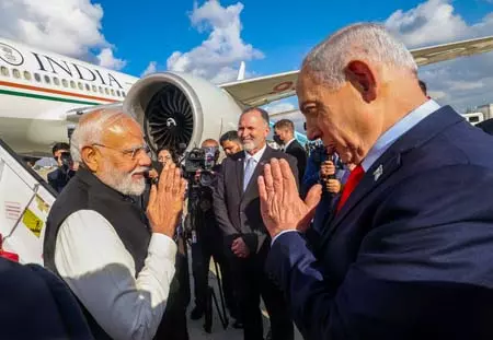 PM मोदी इजरायल दौरा: रक्षा, तकनीक और व्यापार समझौतों पर बनी सहमति PM मोदी इजरायल दौरा: रक्षा, तकनीक और व्यापार समझौतों पर बनी सहमति