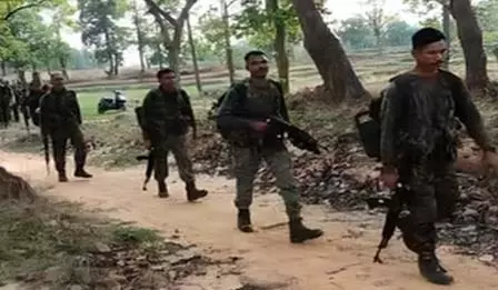 Odisha: मलकानगिरी के नागरिकों ने चरमपंथी स्मारकों को तोड़ा Odisha: मलकानगिरी के नागरिकों ने चरमपंथी स्मारकों को तोड़ा