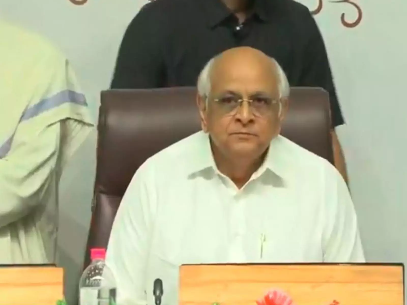 Gujarat सरकार सेमीकंडक्टर और औद्योगिक पारिस्थितिकी को मजबूत कर रही Gujarat सरकार सेमीकंडक्टर और औद्योगिक पारिस्थितिकी को मजबूत कर रही