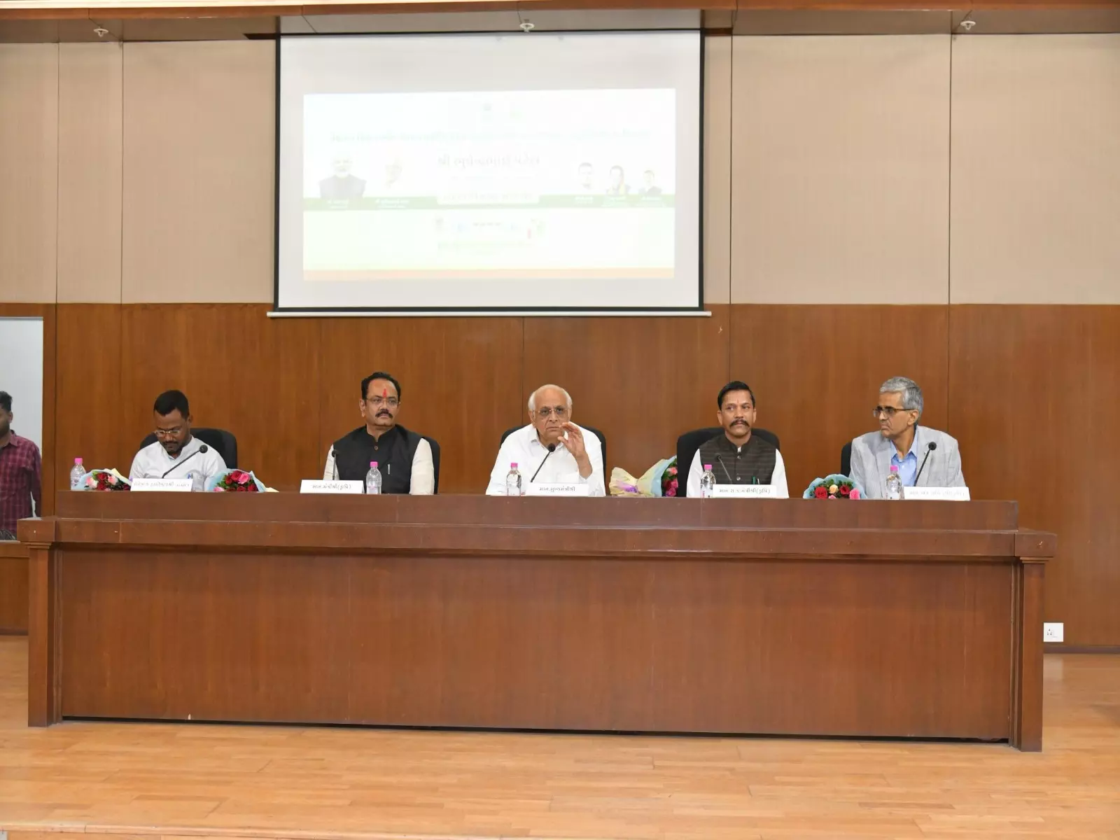 CM भूपेंद्र पटेल ने प्राकृतिक कृषि से जुड़े किसानों को 6.97 करोड़ रुपये की सहायता राशि प्रदान की CM भूपेंद्र पटेल ने प्राकृतिक कृषि से जुड़े किसानों को 6.97 करोड़ रुपये की सहायता राशि प्रदान की