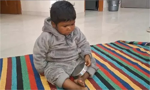 Haryana: रेलवे कॉलोनी में 2 साल की बच्ची मिली, पुलिस माता-पिता की तलाश कर रही है Haryana: रेलवे कॉलोनी में 2 साल की बच्ची मिली, पुलिस माता-पिता की तलाश कर रही है