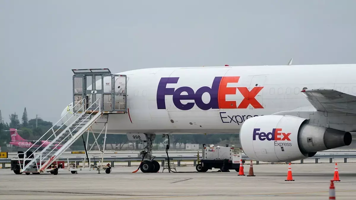 FedEx ने सुप्रीम कोर्ट के फैसले के बाद टैरिफ रिफंड के लिए ट्रंप एडमिन पर केस किया