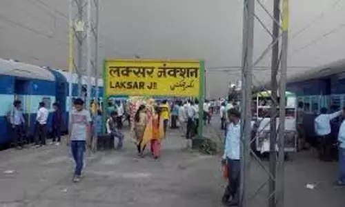 Roorkee: लक्सर रेलवे स्टेशन पर बम रखा होने की सूचना मिलने से हड़कंप Roorkee: लक्सर रेलवे स्टेशन पर बम रखा होने की सूचना मिलने से हड़कंप