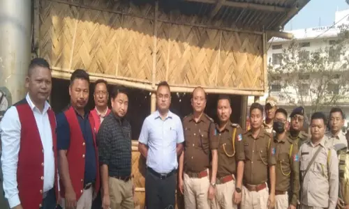 Nagaland: जिला प्रशासन और पुलिस ने दीमापुर में बिना इजाज़त के चेक गेट पर कार्रवाई Nagaland: जिला प्रशासन और पुलिस ने दीमापुर में बिना इजाज़त के चेक गेट पर कार्रवाई