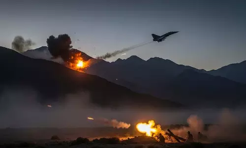 पाकिस्तान-अफगानिस्तान के बीच छिड़ गई भीषण जंग, PAK के पोस्ट कब्जाए, मिलिट्री बेस को भी बनाया निशाना