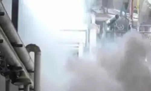 Indore Gas Leak: गैस लीक से हड़कंप, 5 की तबीयत बिगड़ी Indore Gas Leak: गैस लीक से हड़कंप, 5 की तबीयत बिगड़ी