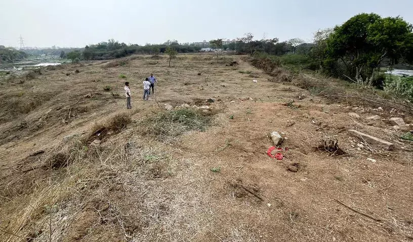 Hyderabad: गांधी सरोवर पर विरोध प्रदर्शन के बीच बापू घाट के पास ज़मीन समतल करने का काम शुरू
