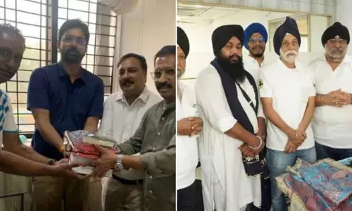 Mumbai : एयरपोर्ट कस्टम्स ने यात्रियों द्वारा छोड़ी गई धार्मिक चीज़ें संबंधित समुदायों को सौंपी Mumbai : एयरपोर्ट कस्टम्स ने यात्रियों द्वारा छोड़ी गई धार्मिक चीज़ें संबंधित समुदायों को सौंपी