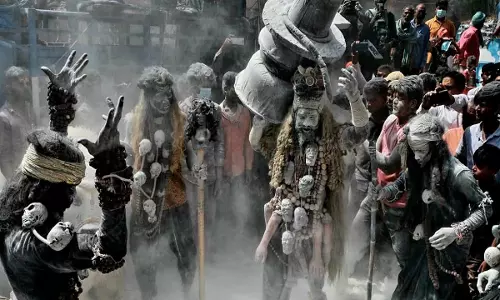 Masan Holi 2026: कल काशी में खेली जाएगी चिता की भस्म से होली, जानें मसान होली की ऐतिहासिक परंपरा Masan Holi 2026: कल काशी में खेली जाएगी चिता की भस्म से होली, जानें मसान होली की ऐतिहासिक परंपरा