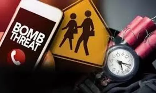 Chandigarh: 3 स्कूलों को बम से उड़ाने की धमकी, हड़कंप Chandigarh: 3 स्कूलों को बम से उड़ाने की धमकी, हड़कंप