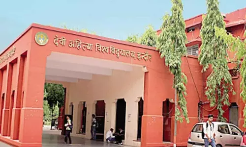 Indore : डीएवीवी के छात्रों ने नशामुक्त भारत का संकल्प लिया Indore : डीएवीवी के छात्रों ने नशामुक्त भारत का संकल्प लिया