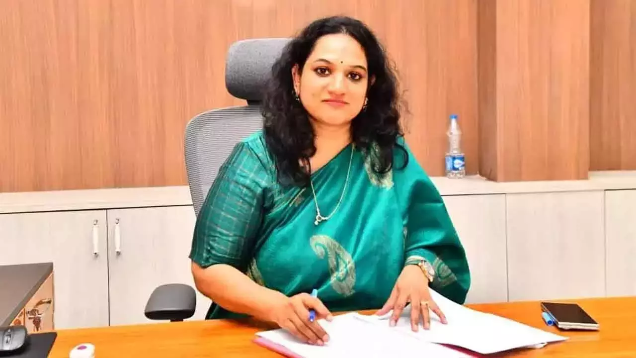 Telangana: कमिश्नर श्रीजना ने साइबराबाद में नागरिक-केंद्रित शासन चलाया Telangana: कमिश्नर श्रीजना ने साइबराबाद में नागरिक-केंद्रित शासन चलाया