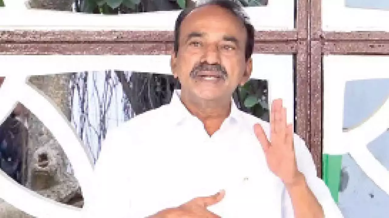 Telangana: एटाला राजेंद्र ने तोड़फोड़ और ज़मीन के मुद्दों पर सरकार की आलोचना की Telangana: एटाला राजेंद्र ने तोड़फोड़ और ज़मीन के मुद्दों पर सरकार की आलोचना की