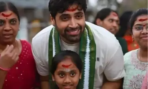 Adivi Sesh seeks ने वारंगल के भद्रकाली मंदिर में आशीर्वाद लिया