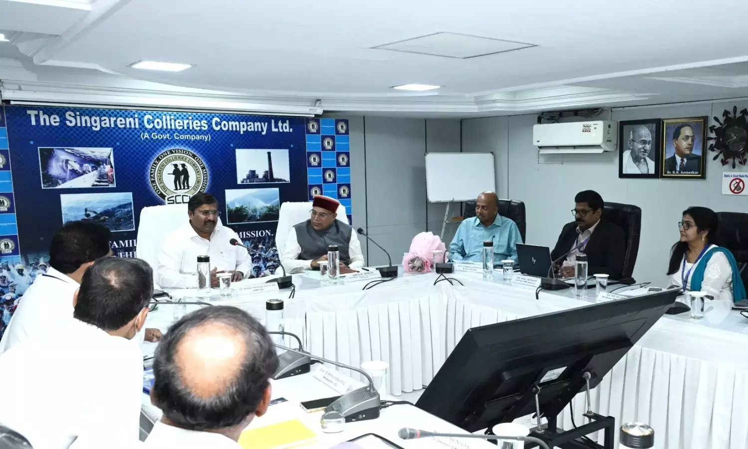 SCCL ने नीति आयोग के साथ मिलकर महत्वपूर्ण खनिज मिशन को मजबूत किया SCCL ने नीति आयोग के साथ मिलकर महत्वपूर्ण खनिज मिशन को मजबूत किया