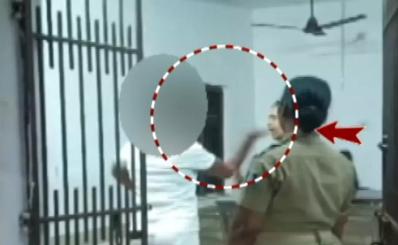 Bhubaneswar: महिला ने पुलिस स्टेशन के अंदर किया हंगामा, पुलिसवाले को ‘थप्पड़’ मारा