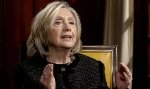 Hillary Clinton ने तनावपूर्ण बयान में एपस्टीन से किसी भी तरह के संबंध से इनकार किया